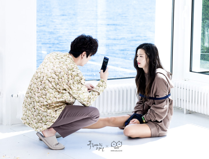 一千块的卫衣，一万块的鞋，就算做了人鱼，全智贤也要时髦到底！