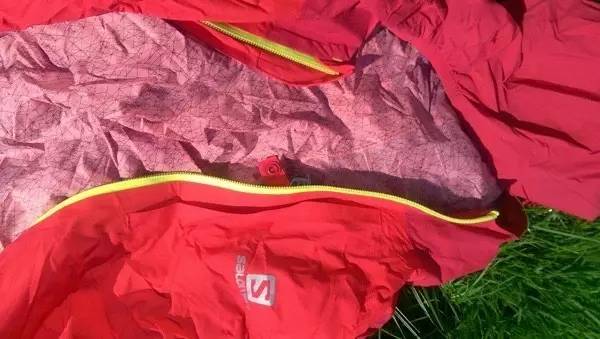 穿冲锋衣跑步合适吗,冬天跑步怎么穿衣服才好看