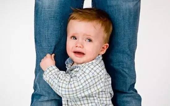 宝宝不让外人碰是胆小怕生？别再冤枉宝宝啦