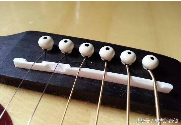 吉他弦距很高但还是打品怎么办,吉他打品怎么调整视频