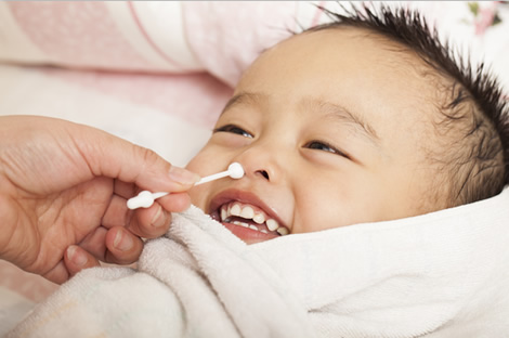 鼻屎是黄色的严重么,鼻屎是白色还是黄色