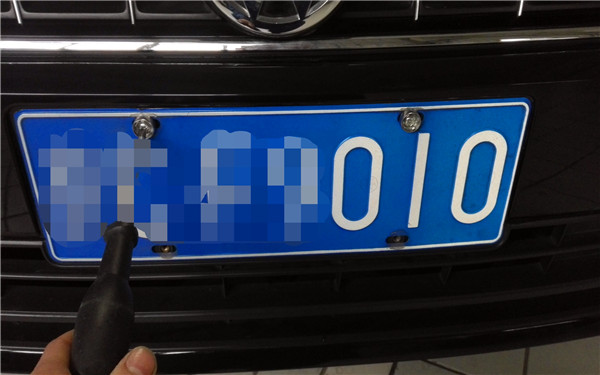 怎么安装车牌号步骤图解,怎么安装车牌照