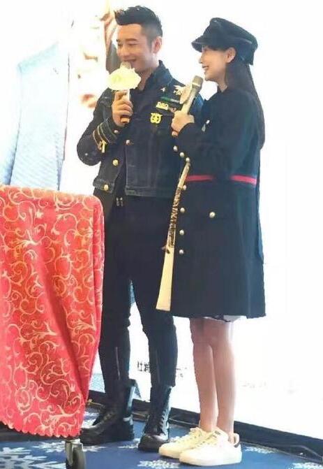 angelababy穿露脐装现身机场,angelababy出席活动穿粉红高跟鞋