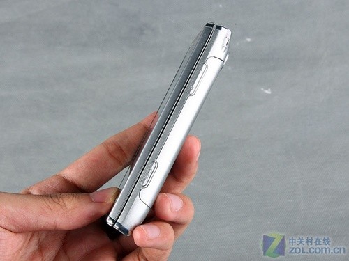 一年等待竟没进步？索尼爱立信X2评测