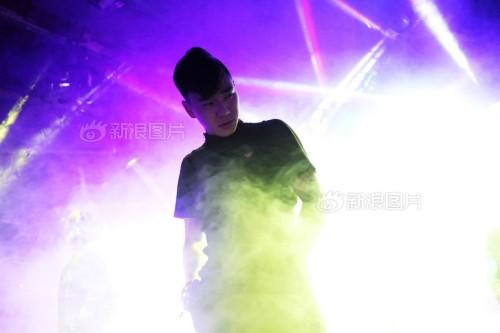 深圳网红直播月入十万,年入百万网红