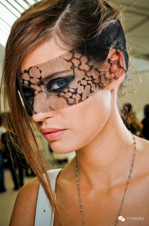 来汗巴黎香奈鹅学画一个美轮美奂的妆容吧呵呵呵呵！