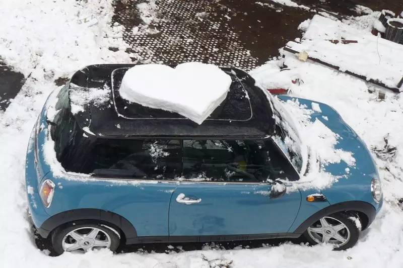 车顶堆个雪人蛮好玩的？扣1分罚50元2016这些隐形交规你必须知道