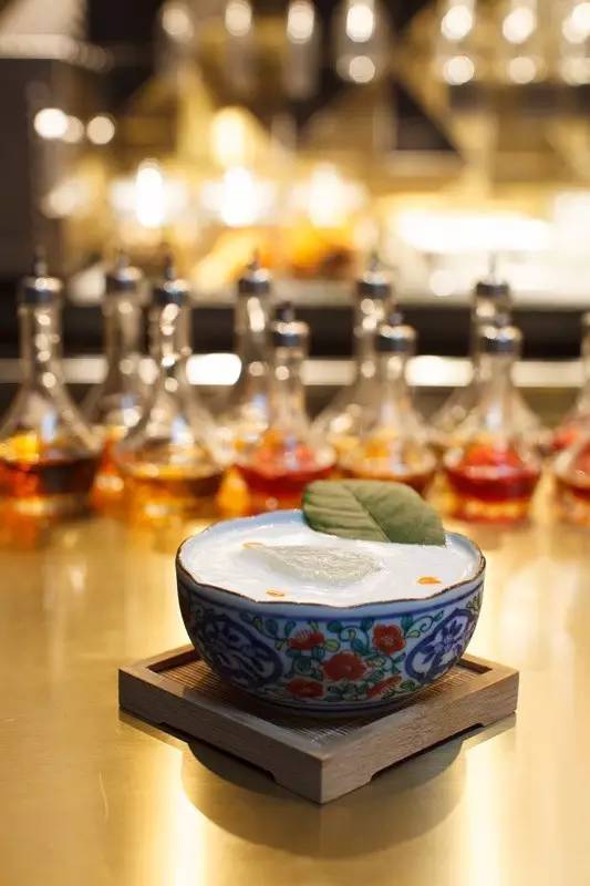 拔草！隐藏在新天地的防空洞酒吧、冠军面包舖、李宗盛阿信的咖啡厅！一天绝不够！