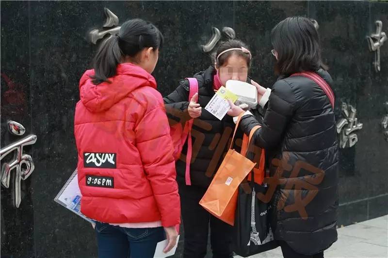 杭州两万中小学生周末“杀入”数学杯赛考场，据说只有1%的人才能借此敲开民办初中大门