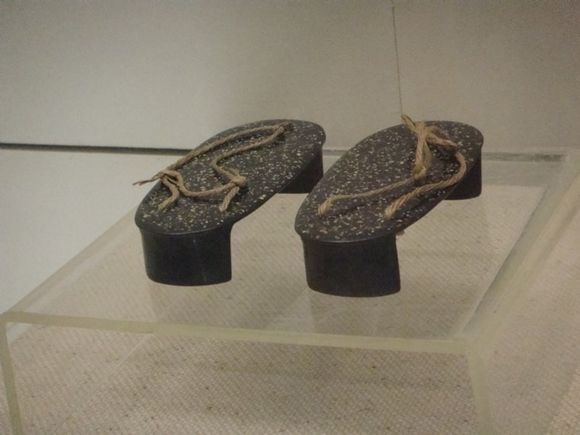 下雨天农村泥巴路穿雨鞋,下雨天农村泥巴路穿水鞋