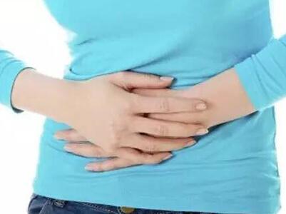 肚子硬硬的还有东西在跳,肚子腹部左侧有一个鼓起的硬包