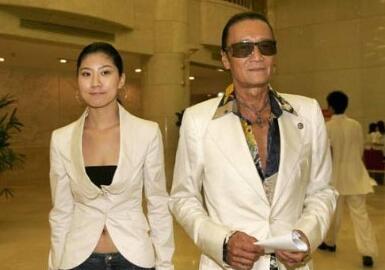 网曝80岁谢贤再当爹,81岁谢贤做饭