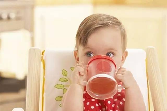 千万别让宝宝在这三个时间段喝水,特殊时期如何让宝宝多喝水