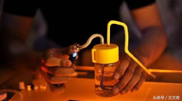 艾滋病毒在雪碧里会被传染吗,口水传染艾滋病毒的可能性有多少