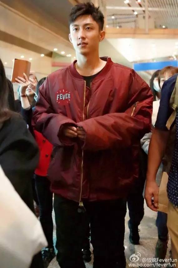 过膝靴杨幂,杨幂穿黑色过膝长靴街拍