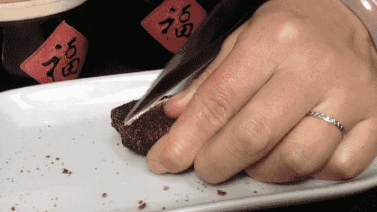 给她喝着赤砂糖泡水，还要她做着“红糖补血”的梦？