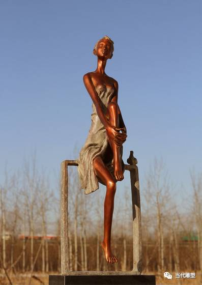 雕塑家章华,青春之歌章华雕塑作品展览