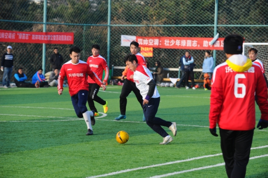 众国脚助阵统帅公益足球赛传递“绿茵梦想”