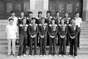 致敬!“五连冠”功臣因病早逝,骨灰竟有五枚钢钉,原因令人落泪