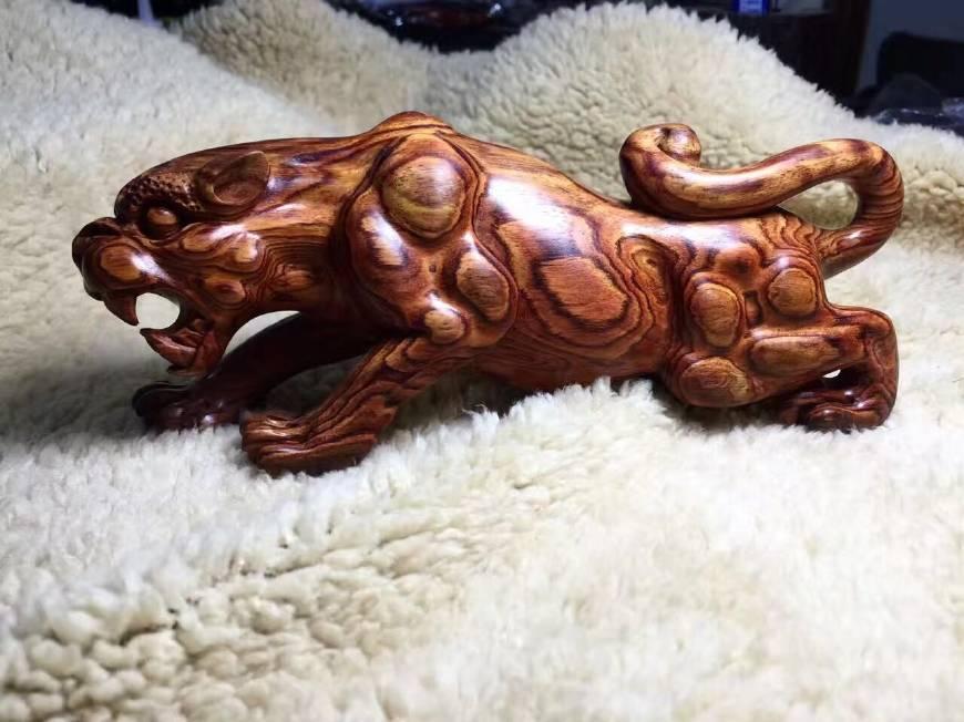 如何辨别木雕的年份,木雕工艺品深度分析