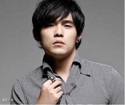 刘烨和陈伟霆视频,戏里戏外造型反差大的明星