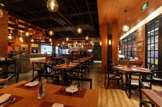 带上你的Dior、YSL到这家高逼格西餐厅，按口红数吃牛排！