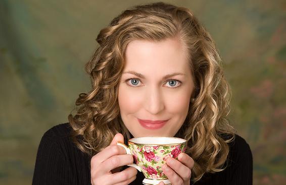 更年期怎么保养自己，犹如不老女神赵雅芝不老男神钟汉良