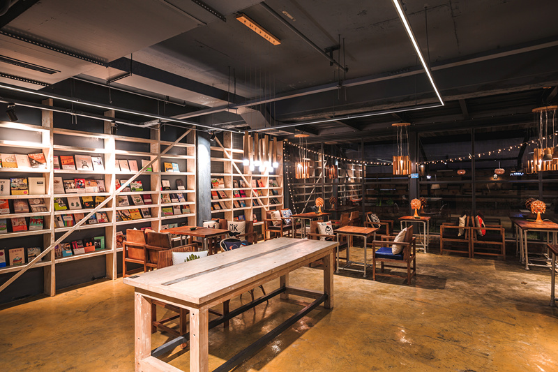 拥抱屋顶，让我们做一场离天空很近的梦