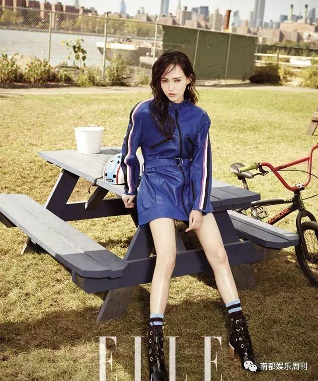 光脚穿鞋土爆了！大幂幂、迪丽热巴、奚梦瑶告诉你——有一件时髦的小事叫露出你的袜子！