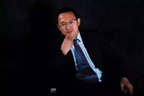 揭秘中国新三板第一富豪发家史，竟然靠一个司机的投资缔造千亿帝国！
