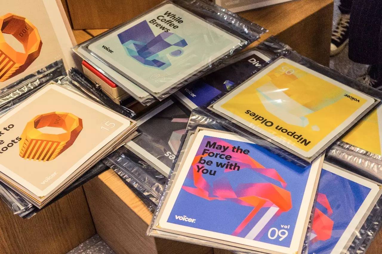 图集｜我们带着这些“黑胶唱片”和几百个好看的人，一起入侵了DOE