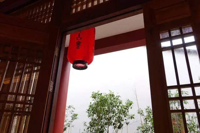 一个长得像李小龙的男人，在长泰一村子里，建了个千与千寻的奇幻世界