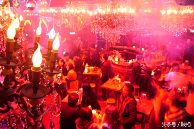 平安夜怎么约会才浪漫,香港圣诞节平安夜兰桂坊