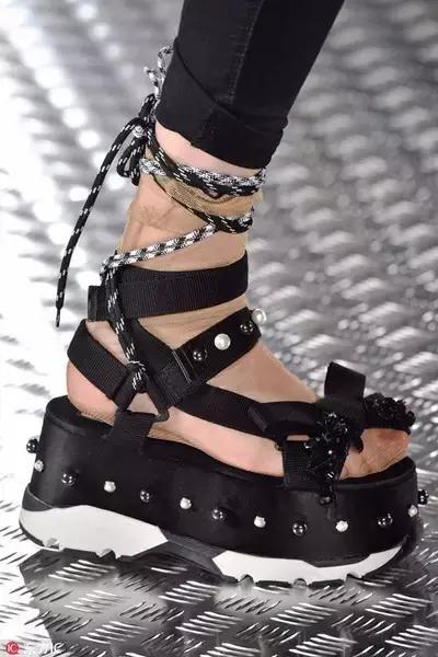 最烂大街的时尚单品,史上最丑时尚单品