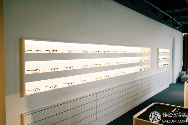 柯南戴白眼镜图片,柯南同款眼镜戴上之后能看见吗