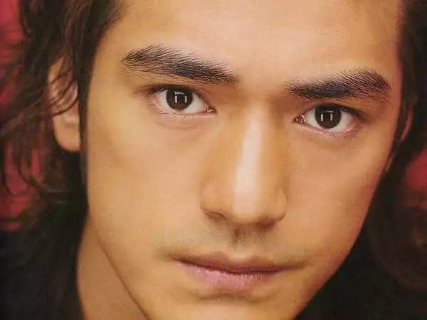 长睫毛的妙方,教你两秒拥有长睫毛