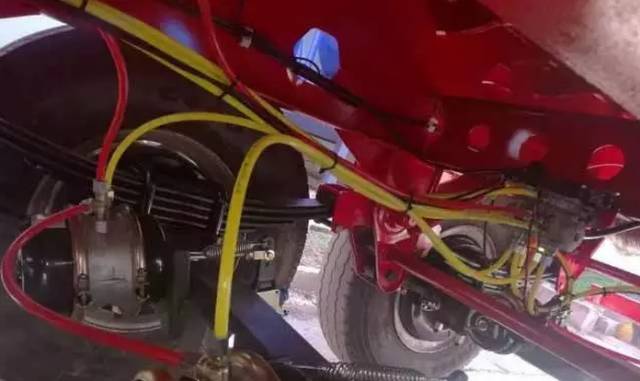 挂车阀冻住了加防冻液可以吗,挂车刹车鼓与刹车片冻住