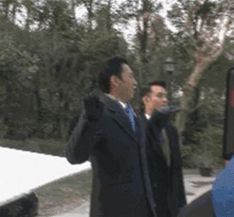 要被靳东的角色蒙蔽了双眼,他本人只有四岁,不能再多!