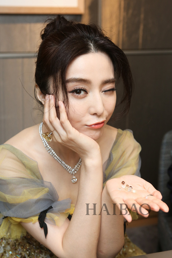 2017总要来点新鲜的！“花瓣头”已成功席卷时尚圈儿，别再顶着你那像道姑的小丸子了！