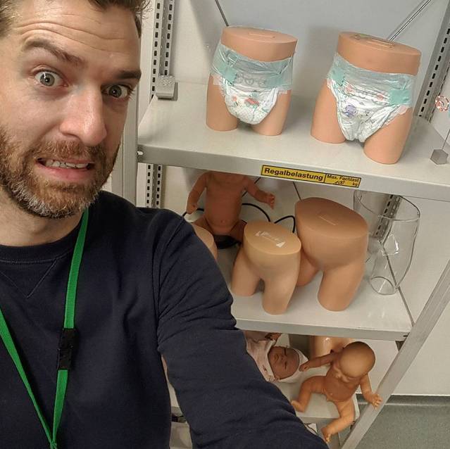 一个娃就够呛了，家有四个小公主怎么办？