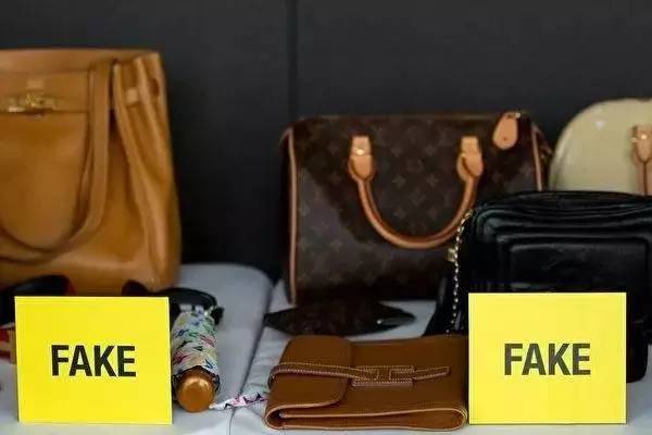 相信“包”治百病人的女人们注意了，看到这位“奇女子”赶紧绕行