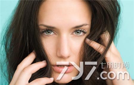 手上过敏长小水泡还很痒该怎么办,每年夏天手上长小水泡很痒怎么办