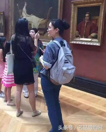 300元以上名牌女士运动鞋,300元左右的包包推荐