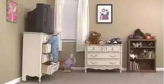 同一款柜子压死3个宝宝?这个细节妈妈们要注意啦!