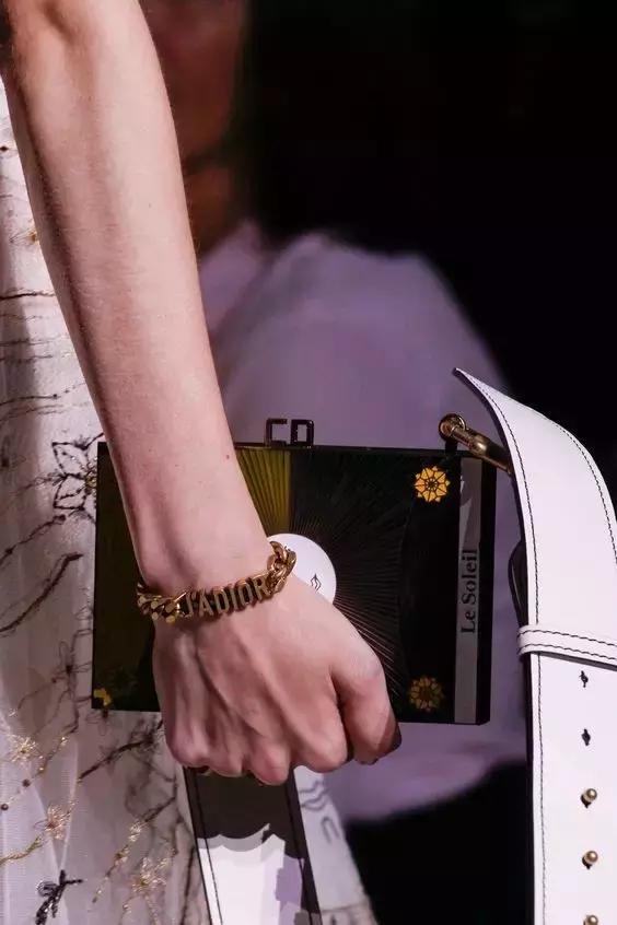 最新款包包比较,2018大牌新款包包