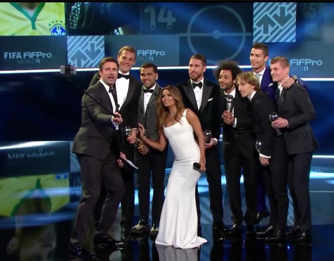 伊娃出席足联典礼轻车熟路秀成熟之美帕克依然有酒伊娃却不能陪