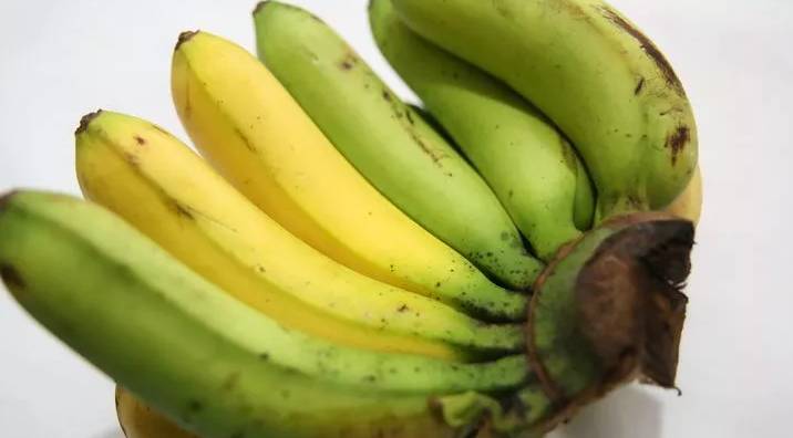 苹果切开后会氧化有什么办法,苹果切开久了变色还能吃吗