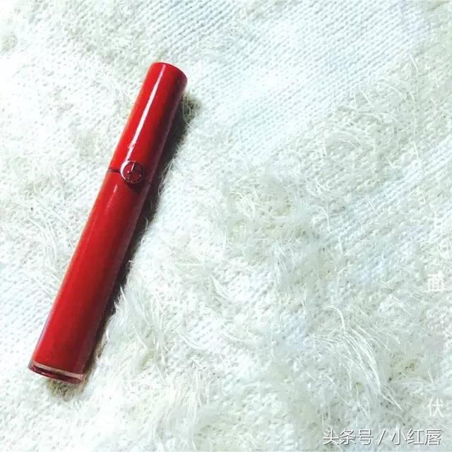 今年第一支口红ysl,迪奥口红999滋润颜色和普通正红色