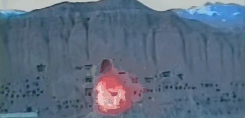 这对情侣被恐怖分子追杀，上演真人版绝命逃亡，却温暖了全世界