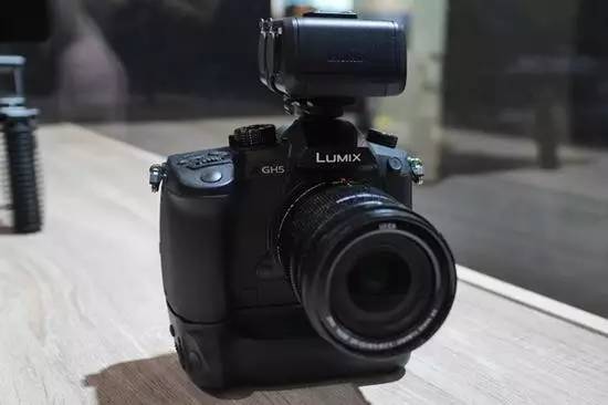 照相看镜头还是屏幕,照相要看镜头吗